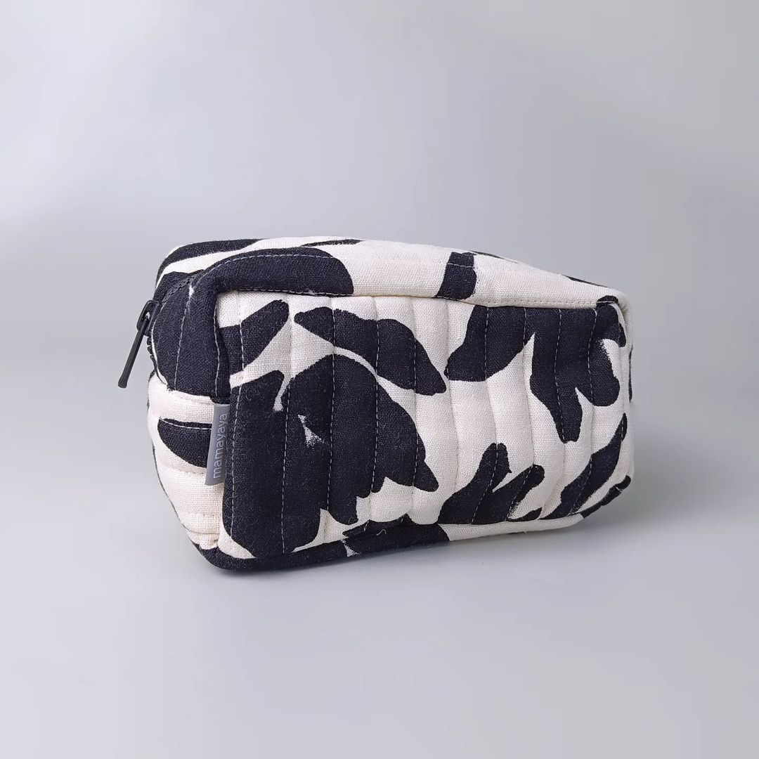COSMETIC POUCH QUILTED_C6041_ABSTRAK DAUN HITAM