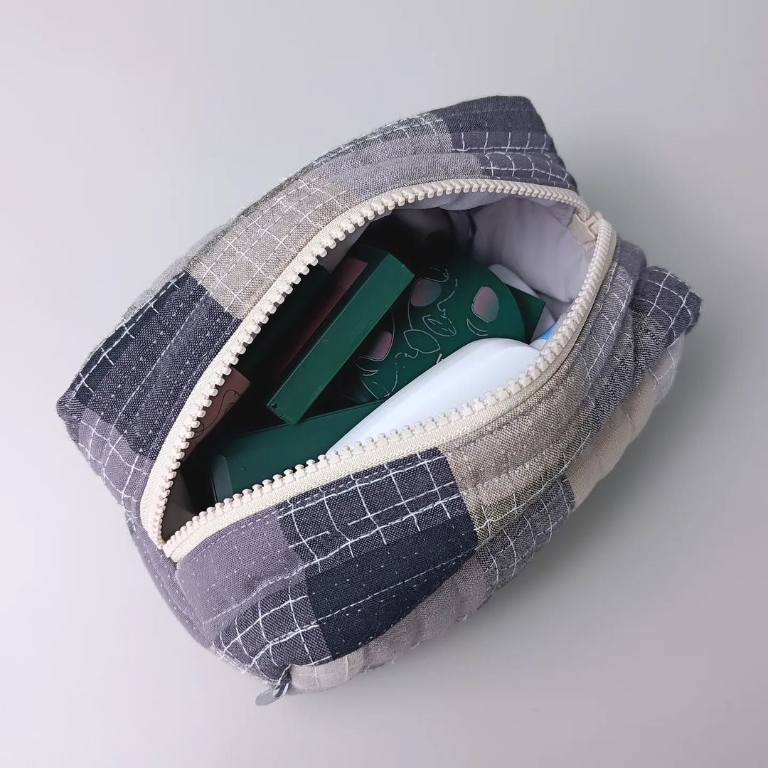COSMETIC POUCH QUILTED_C6055_SASHIKO GREY