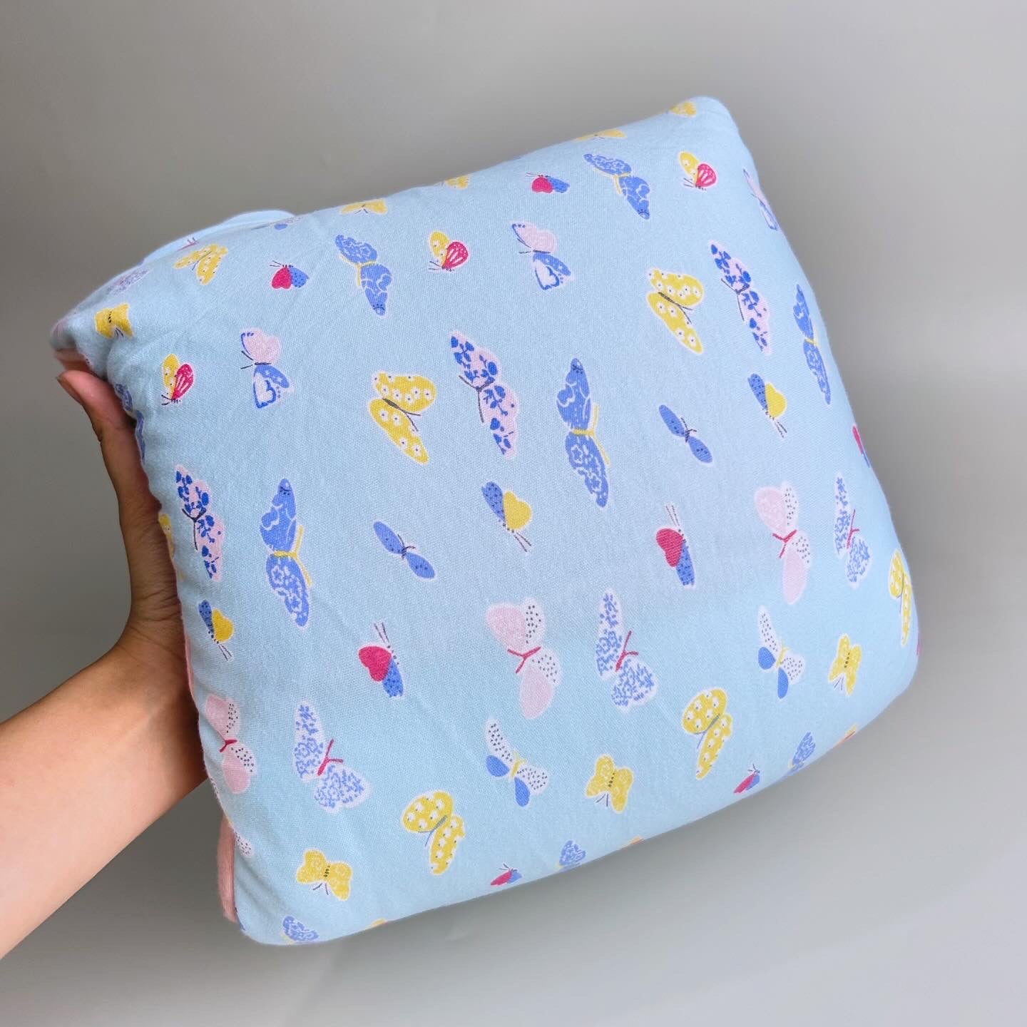 TRAVEL NURSING ARM PILLOW_B7020_BUTTERFLY BLUE