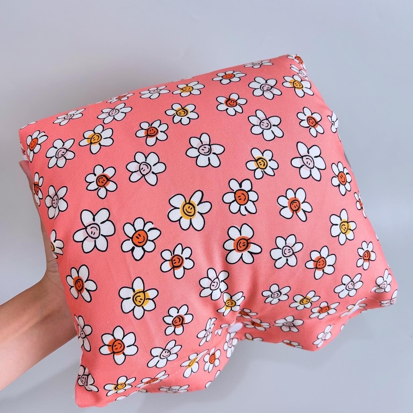 TRAVEL NURSING ARM PILLOW_A7025_DAISY SMILE