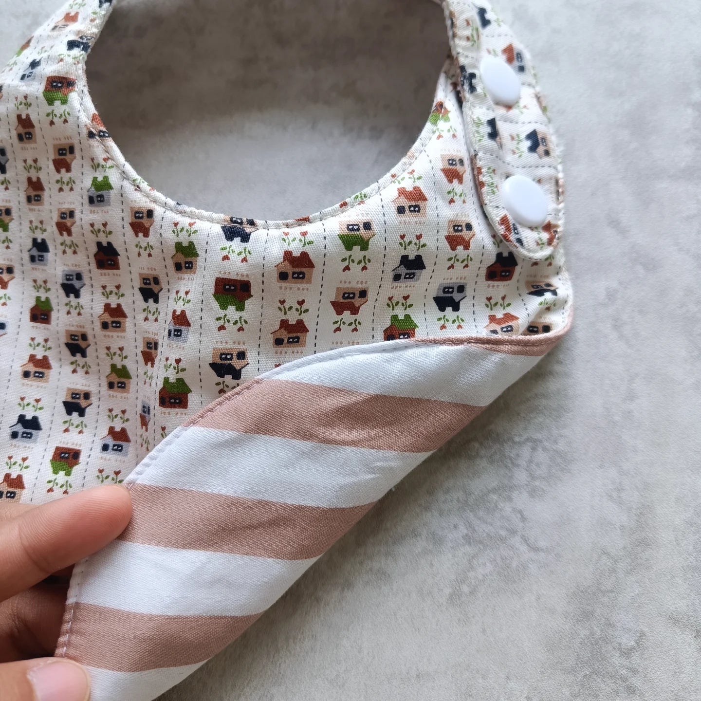 ROUND BIBS_A7431_RUMAH COKLAT