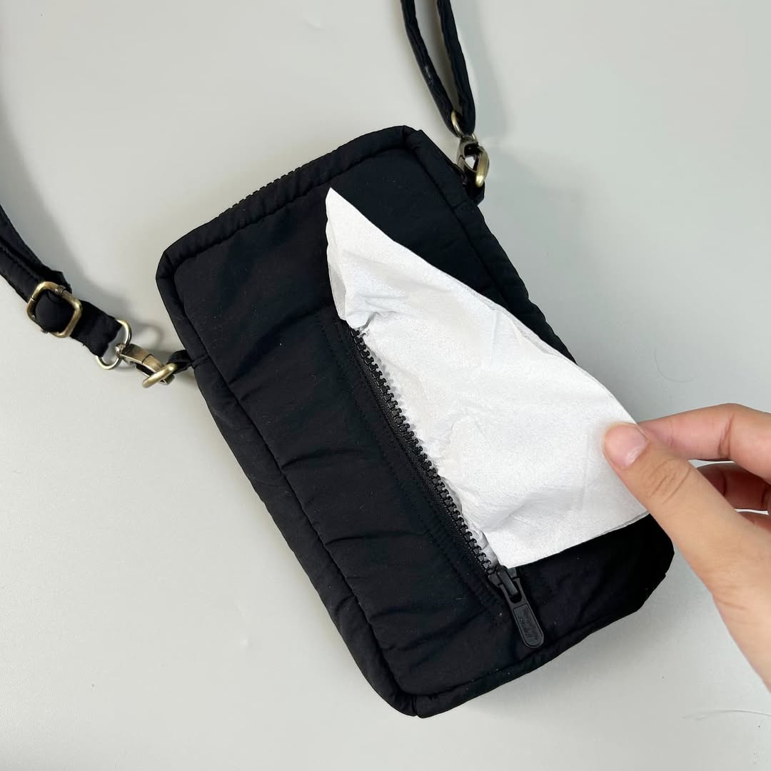 PHONE WALLET POUCH PUFFY & HAND SANITIZER HOLDER_C6110_BLACK
