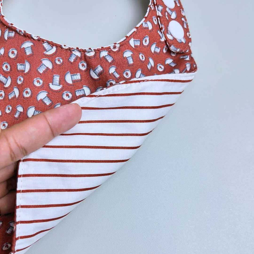 ROUND BIBS_A7032_SCREW BROWN