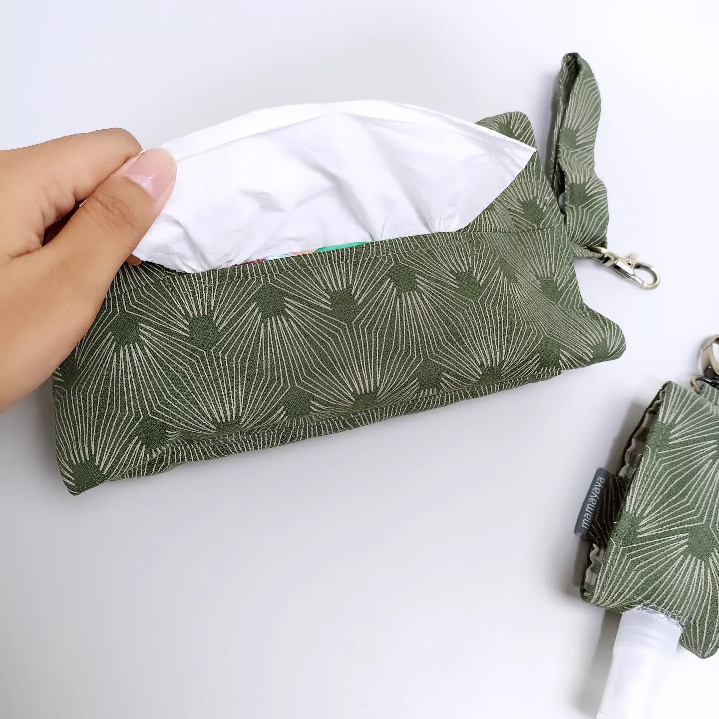 SET TISSUE POUCH 2 IN 1 & HAND SANITIZER HOLDER_C6189_DIMENSI ARMY