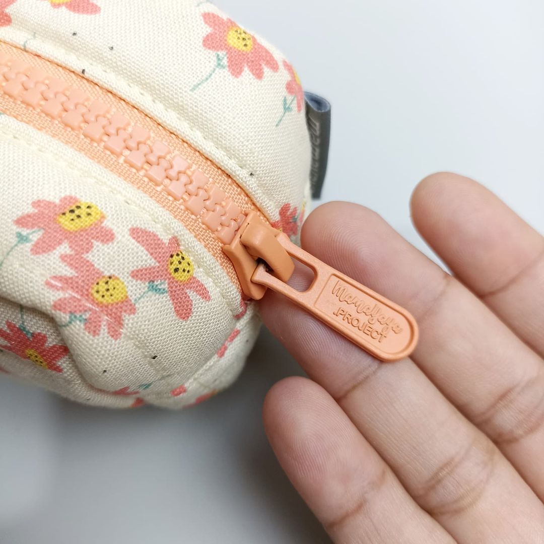 PENCIL CASE_C6362_CONE FLOWER YELLOW