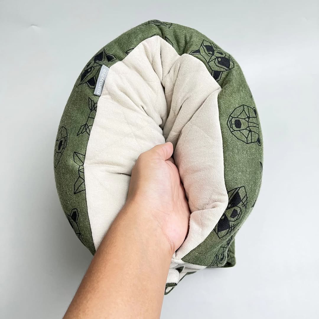 TRAVEL NURSING ARM PILLOW_B6327_FACE ANIMALS GREEN