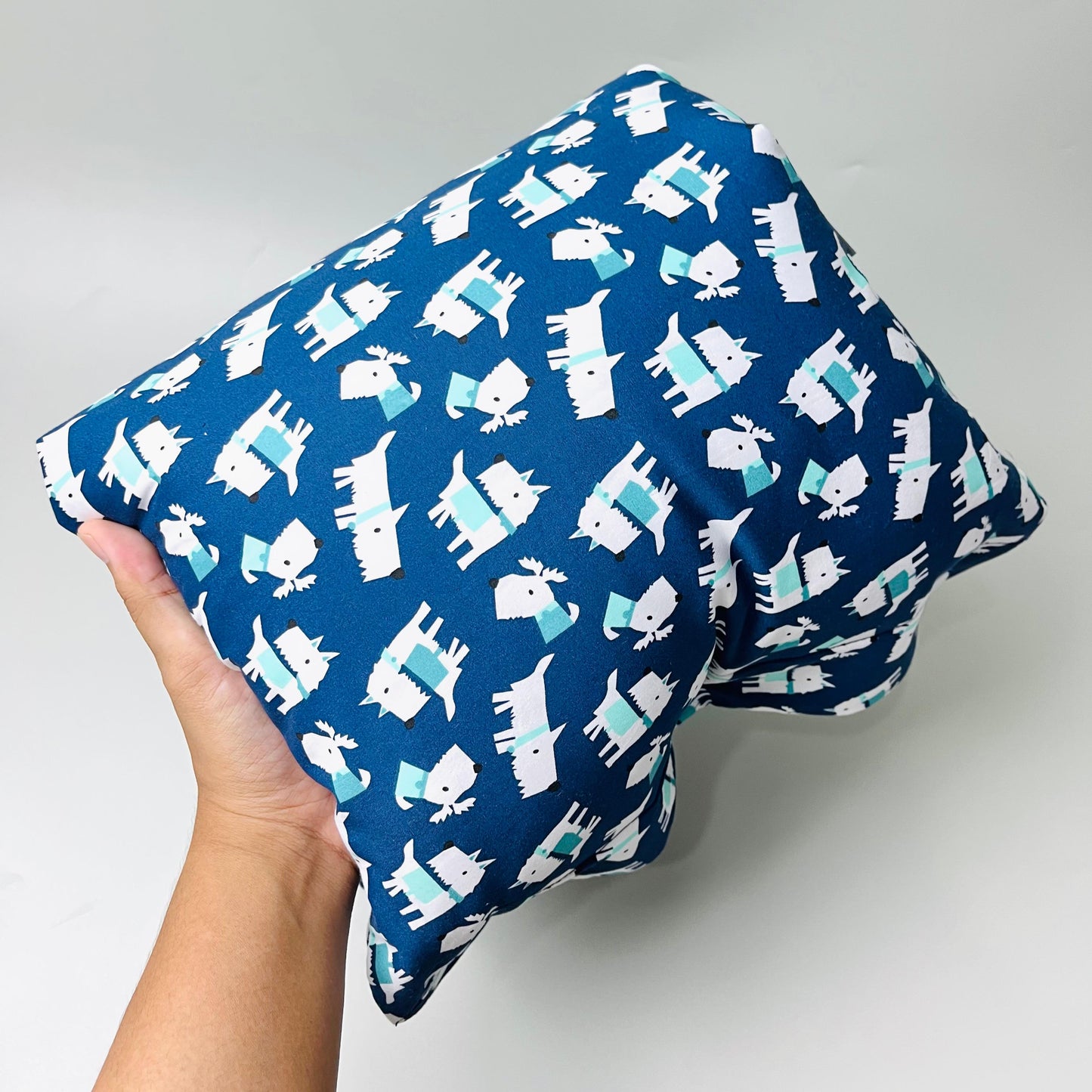 TRAVEL NURSING ARM PILLOW_B6182_DOGGY NAVY