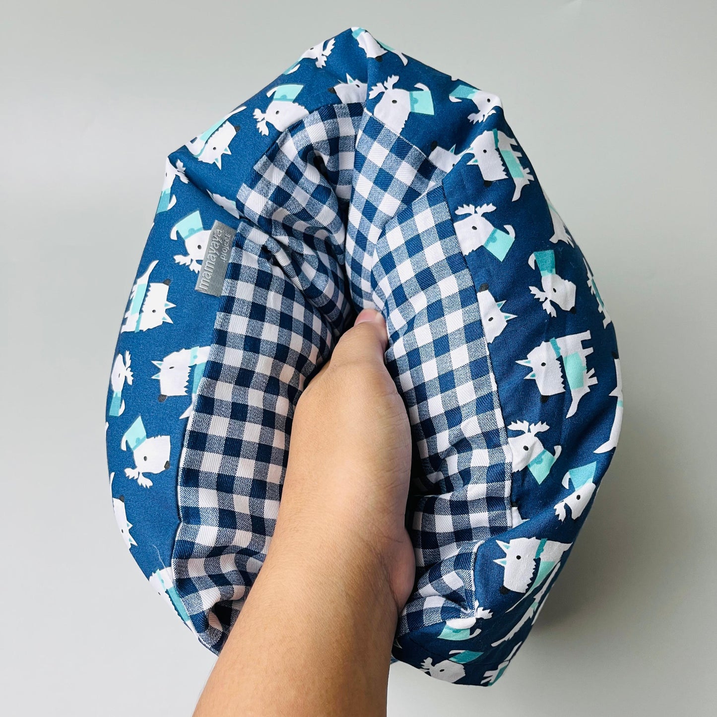 TRAVEL NURSING ARM PILLOW_B6182_DOGGY NAVY