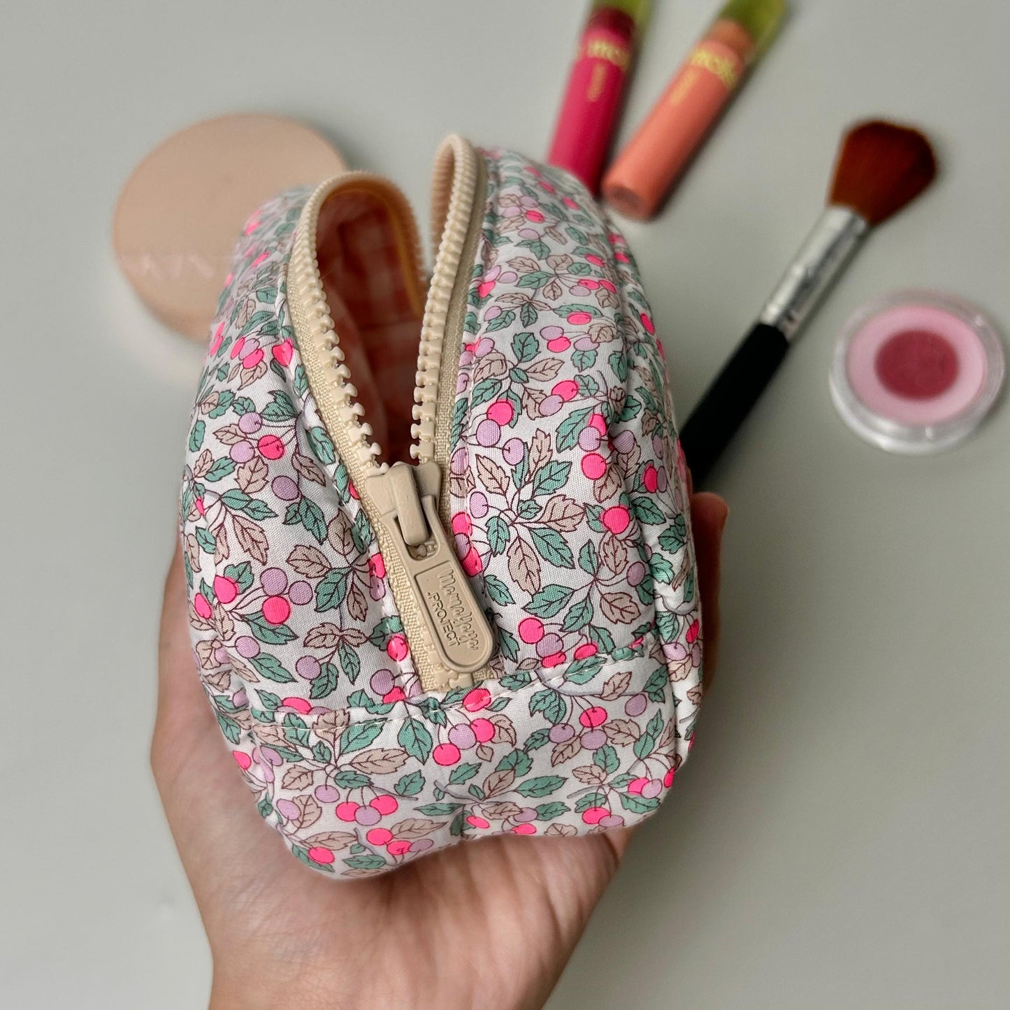 POUCH MEDIUM_A7121_BUNGA MINI CHERRY