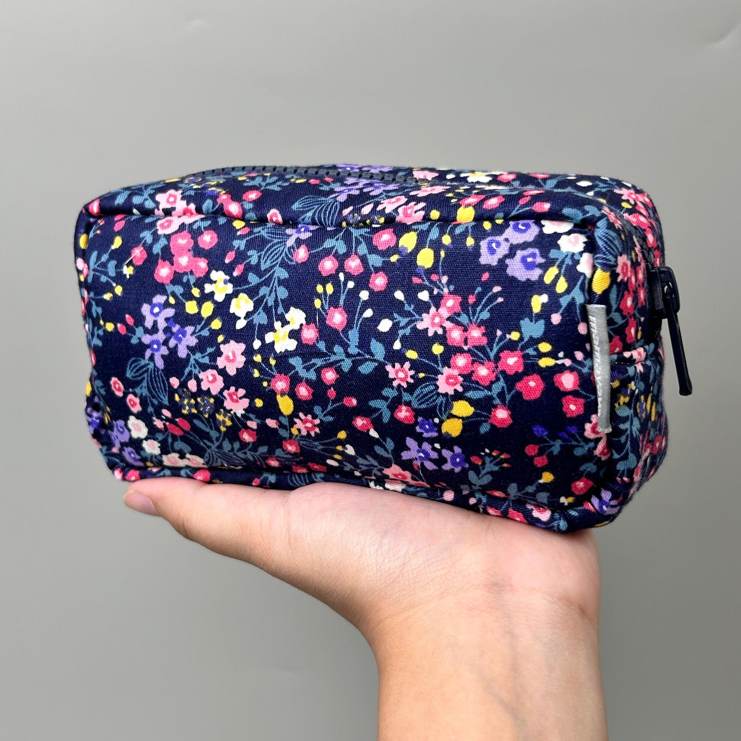 POUCH MEDIUM_A6154_DAFFODILS NAVY