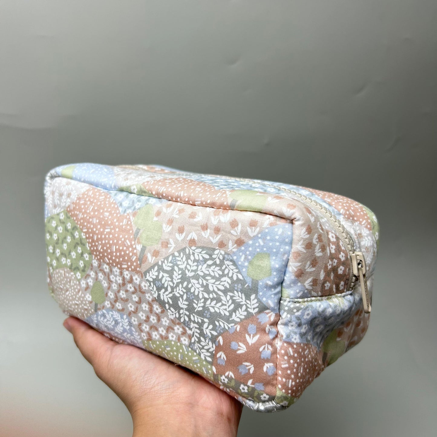 COSMETIC POUCH PUFFY_C7018_MIX FLOWER MOCCA