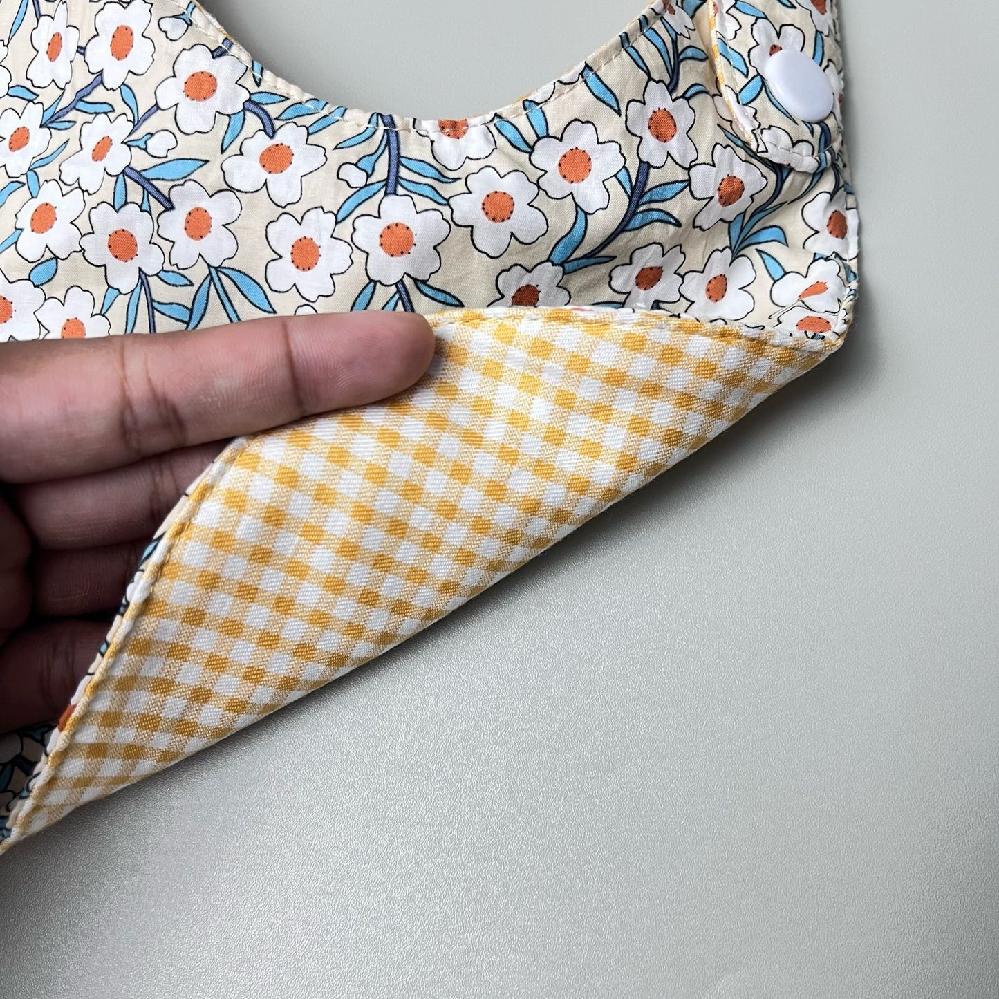 ROUND BIBS_A7250_DAISY PUTIH