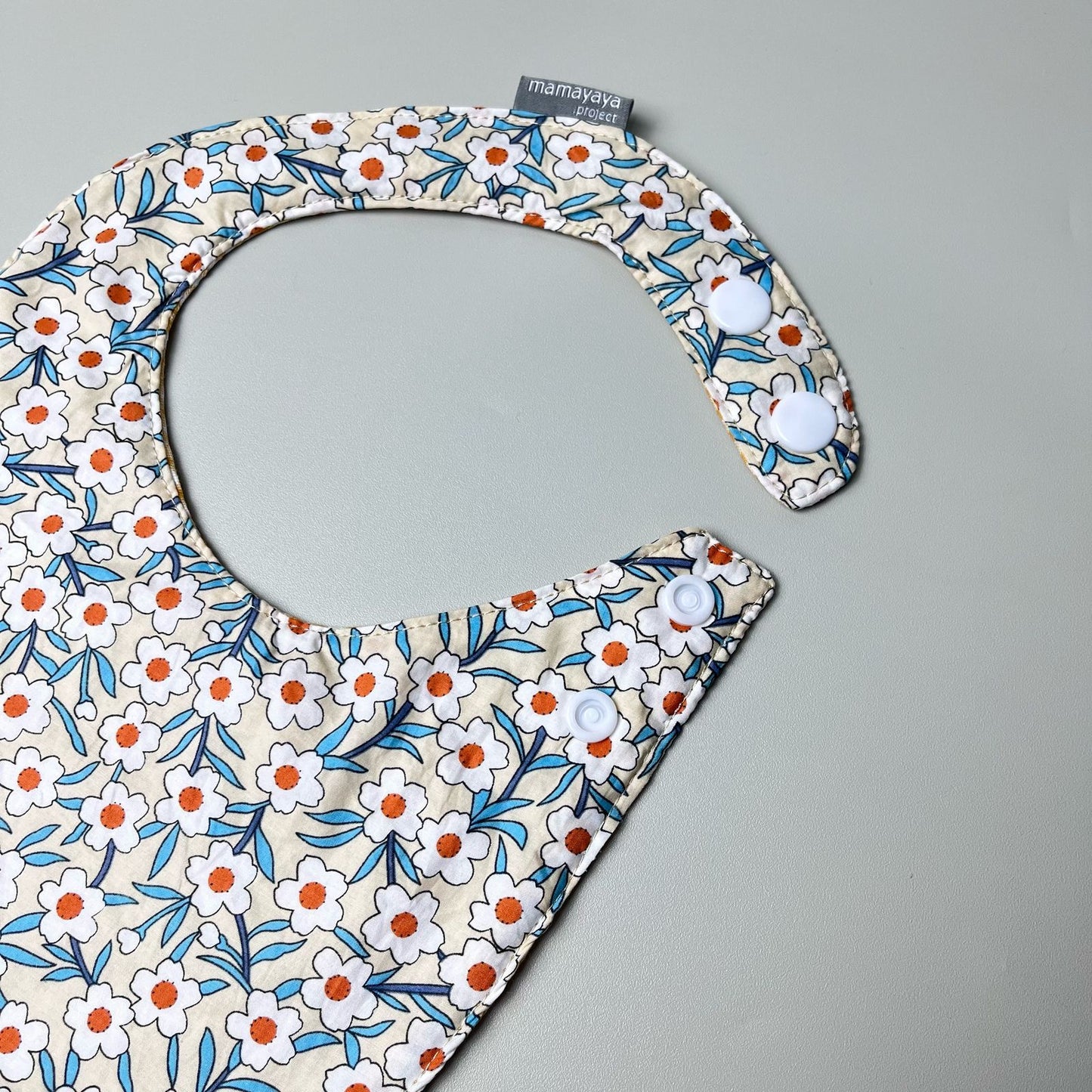 ROUND BIBS_A7250_DAISY PUTIH