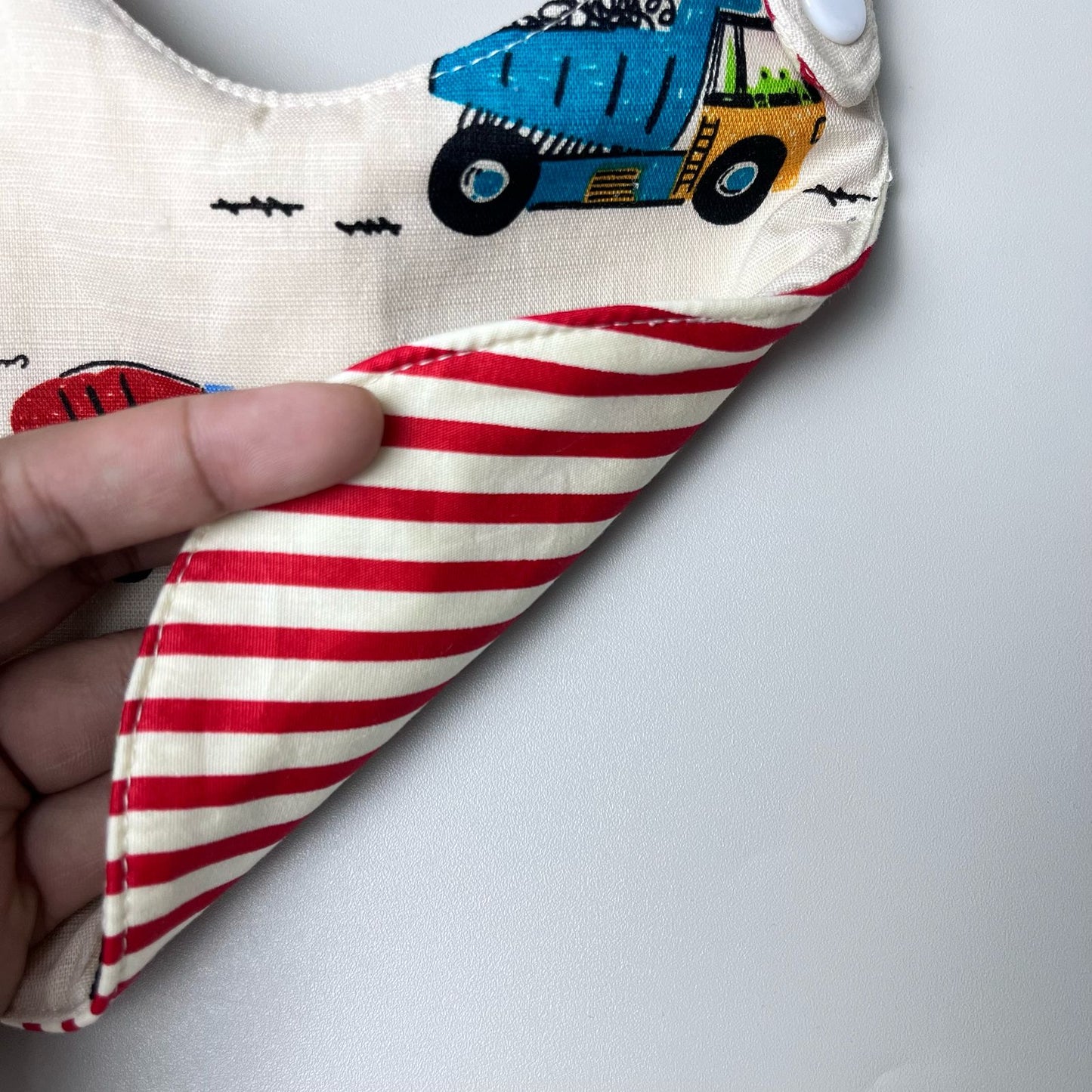 ROUND BIBS_A7265_TRUCK
