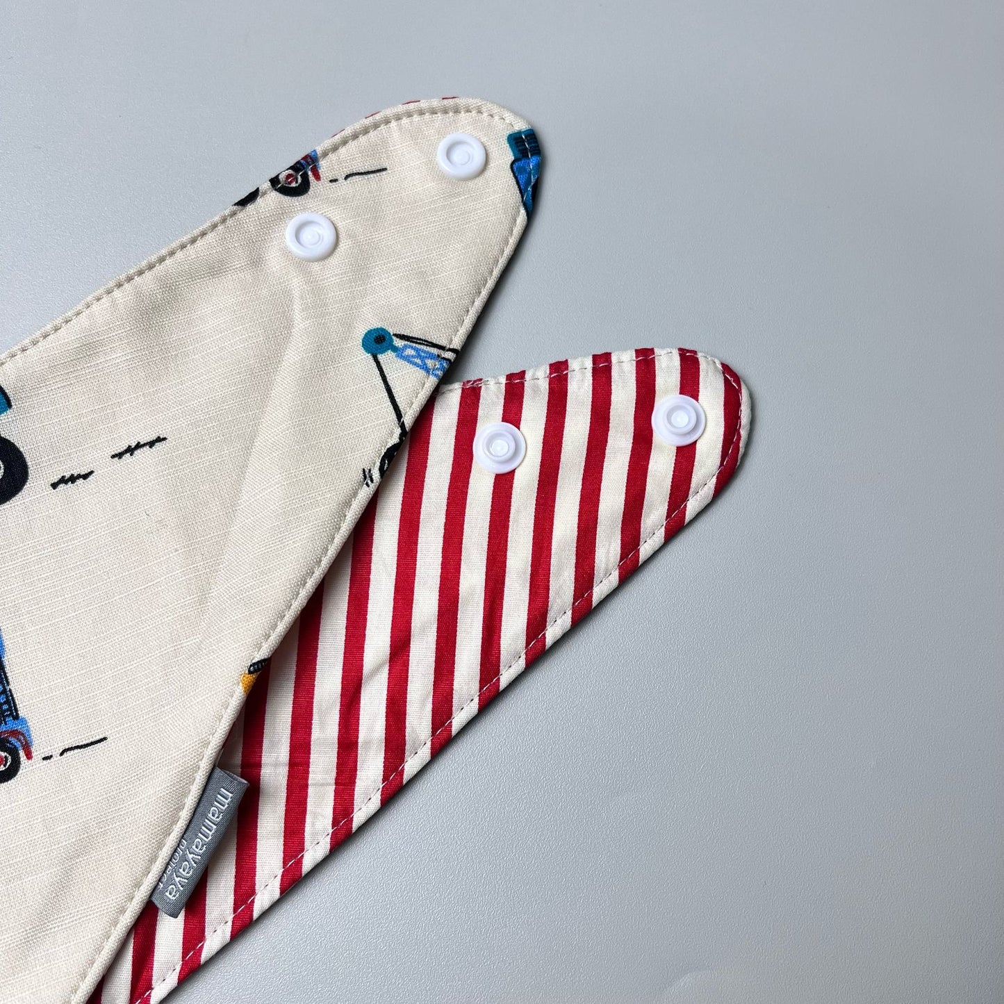 SCARF BIBS_A7265_TRUCK