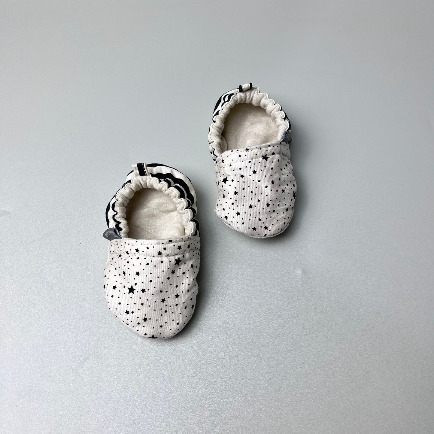 BABY SHOES_A7013_MINI BINTANG DASAR PUTIH_(6-9)