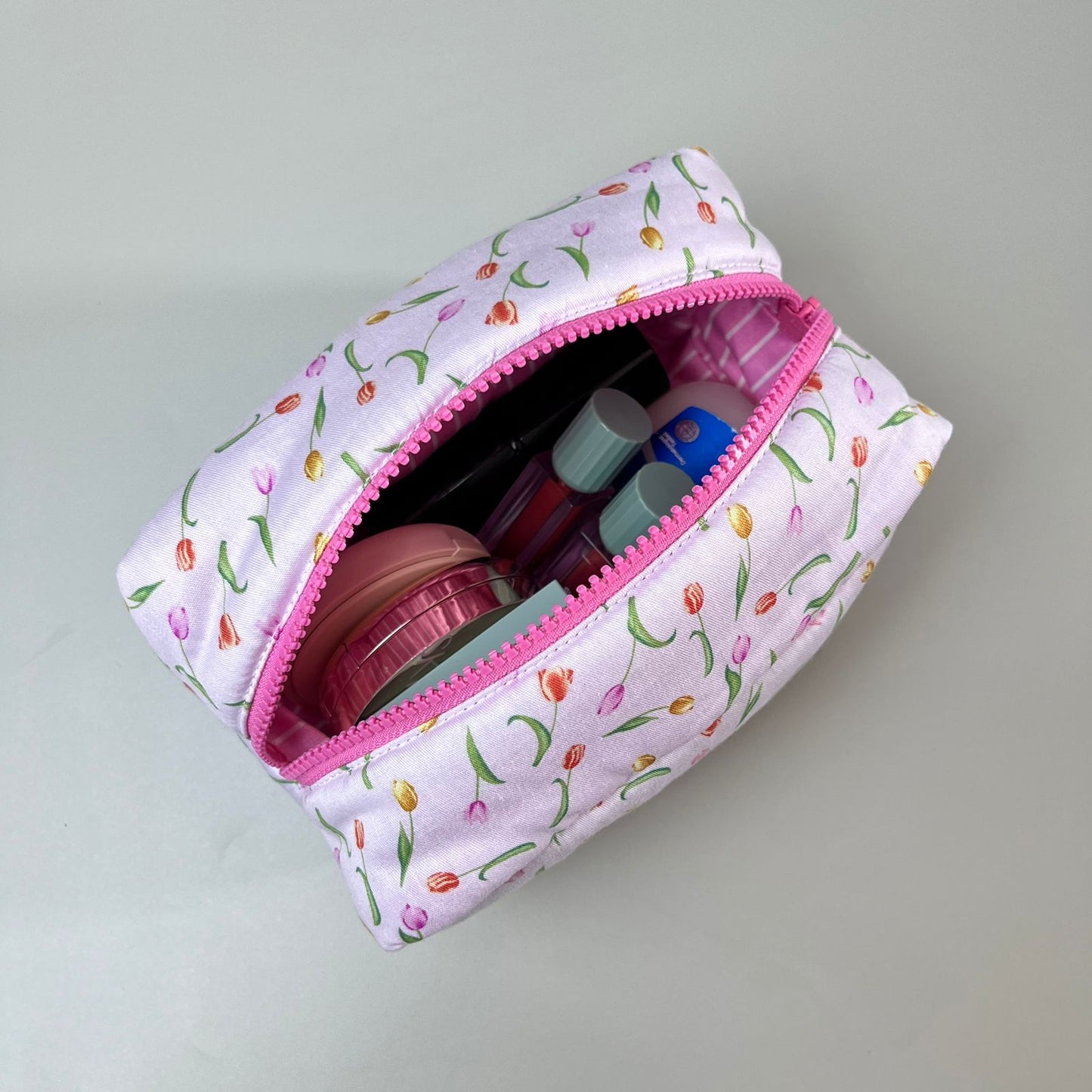COSMETIC POUCH PUFFY_A6419_TANGKAI TULIP PINK