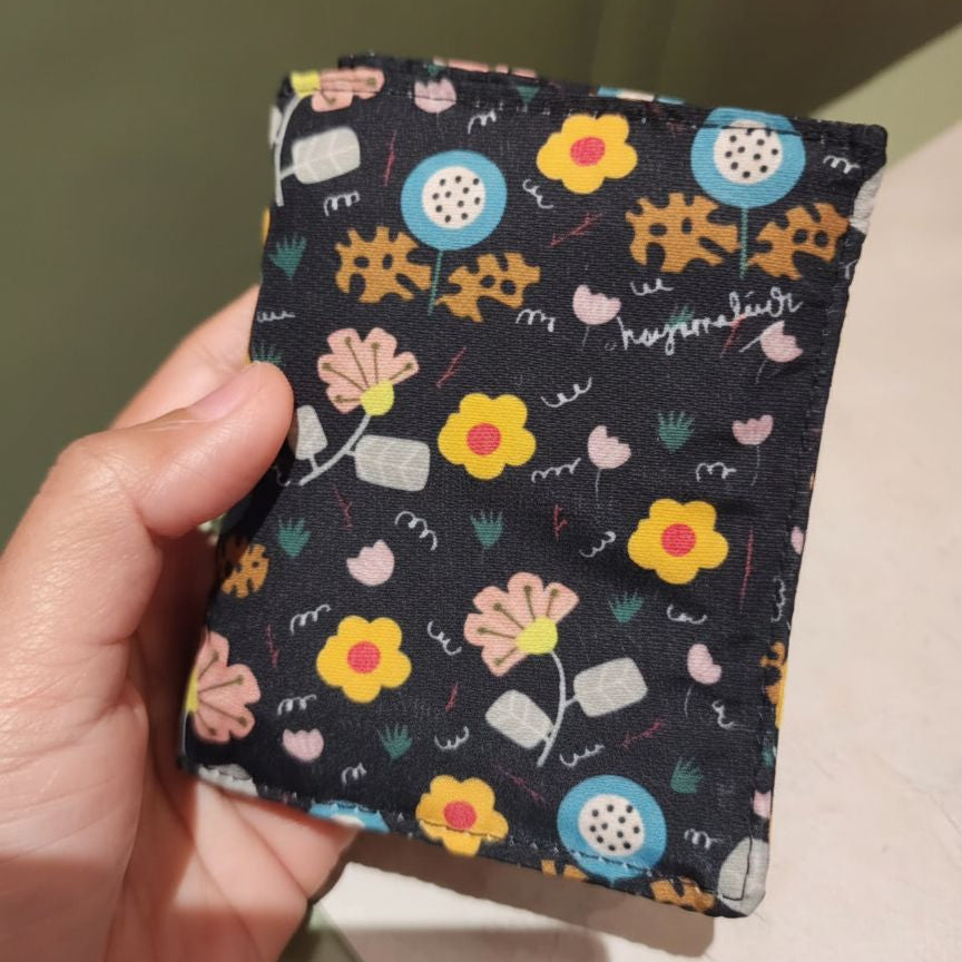 CARD HOLDER_BLOOMS BLACK