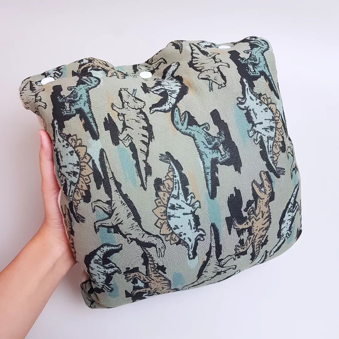 TRAVEL NURSING ARM PILLOW_B6221_DINO HUNTER