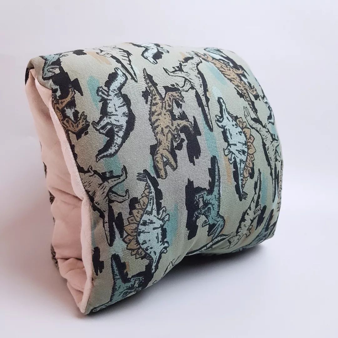 TRAVEL NURSING ARM PILLOW_B6221_DINO HUNTER
