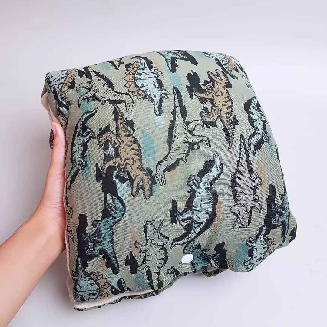 TRAVEL NURSING ARM PILLOW_B6221_DINO HUNTER