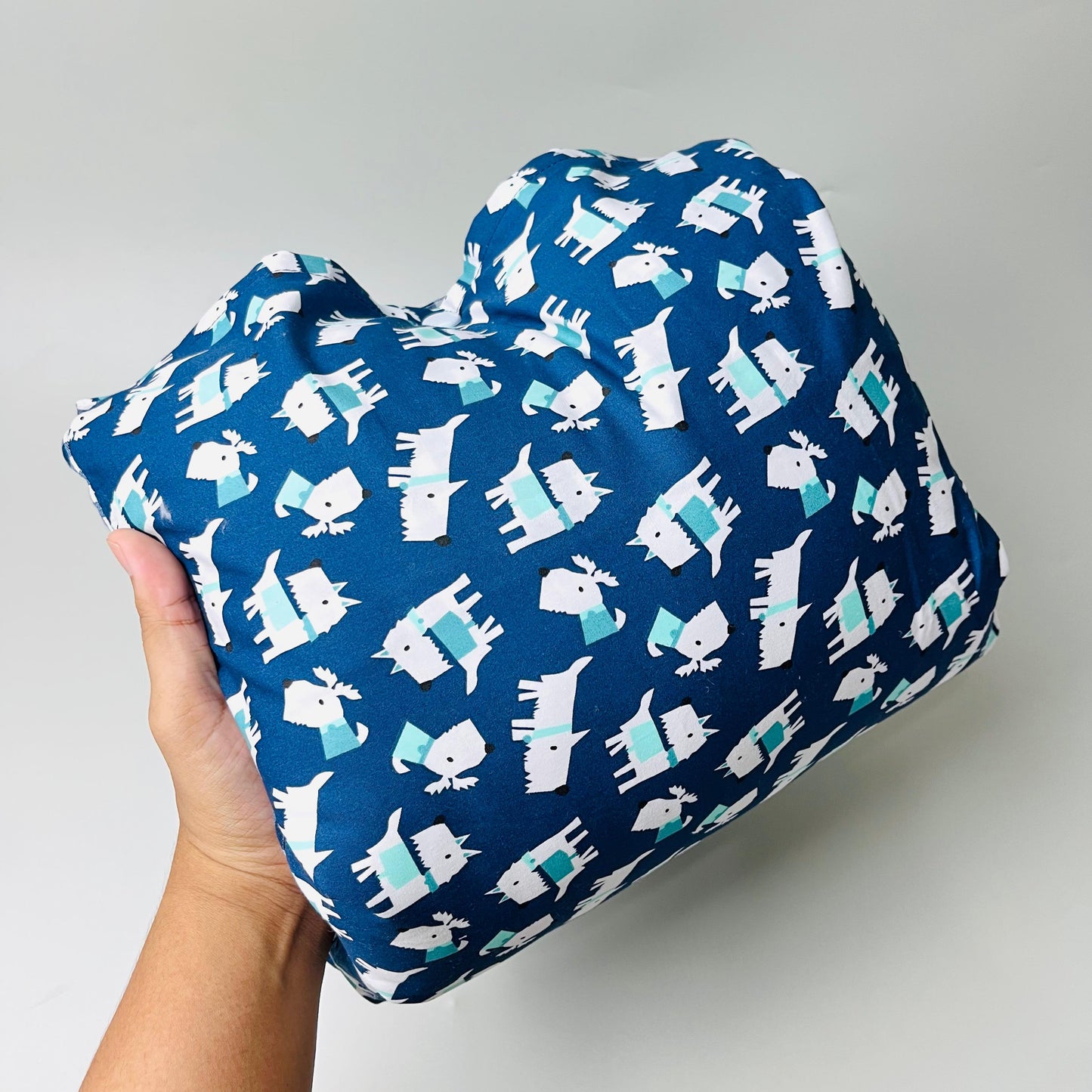 TRAVEL NURSING ARM PILLOW_B6182_DOGGY NAVY