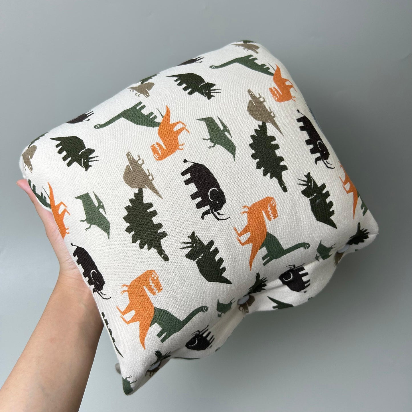 TRAVEL NURSING ARM PILLOW_B7221_WILD ANIMALS