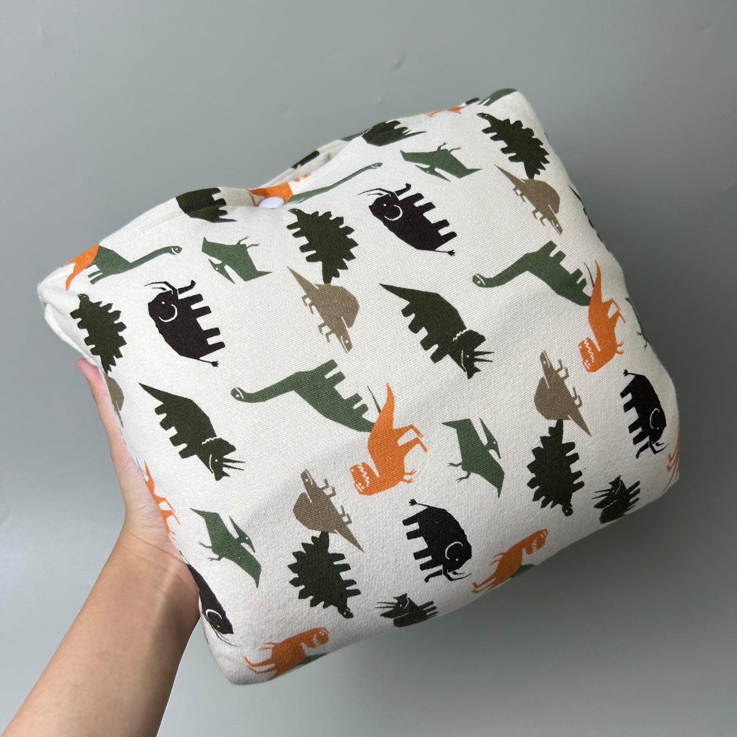 TRAVEL NURSING ARM PILLOW_B7221_WILD ANIMALS