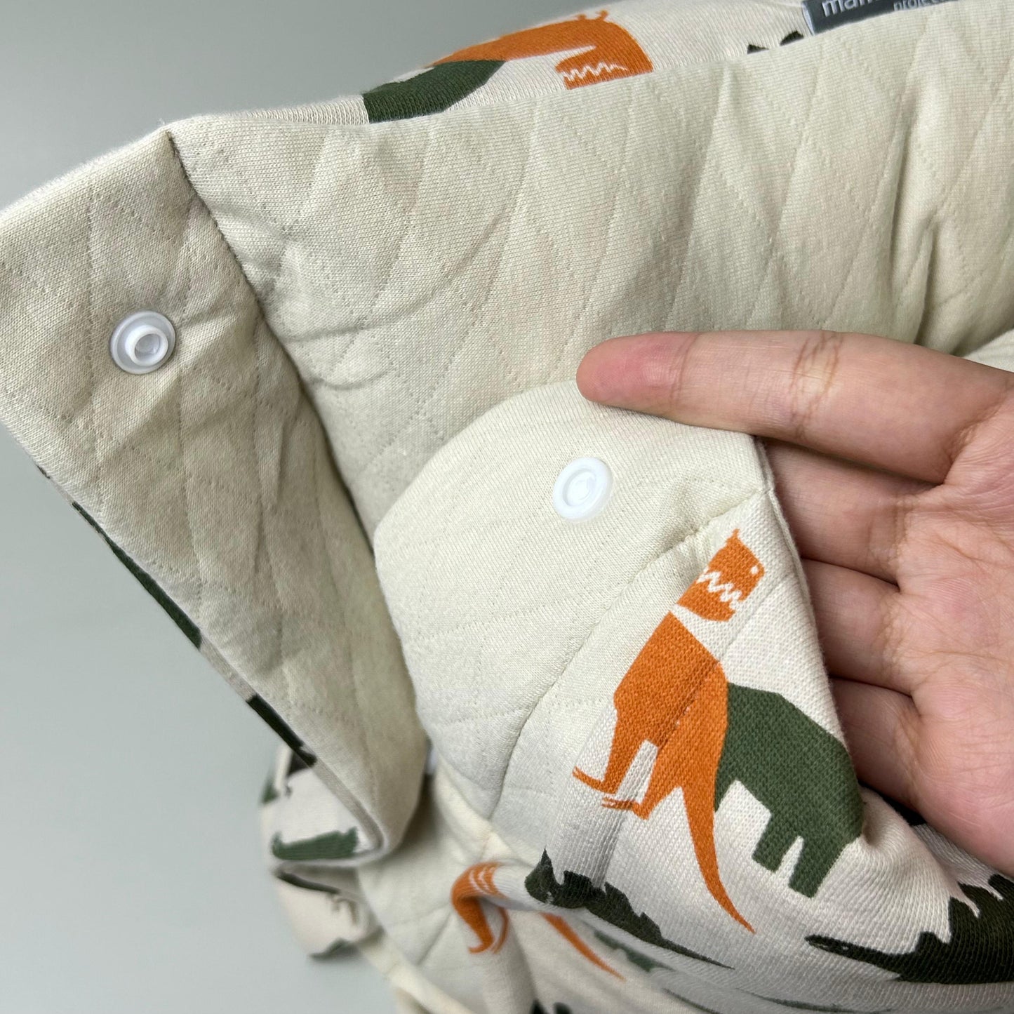 TRAVEL NURSING ARM PILLOW_B7221_WILD ANIMALS