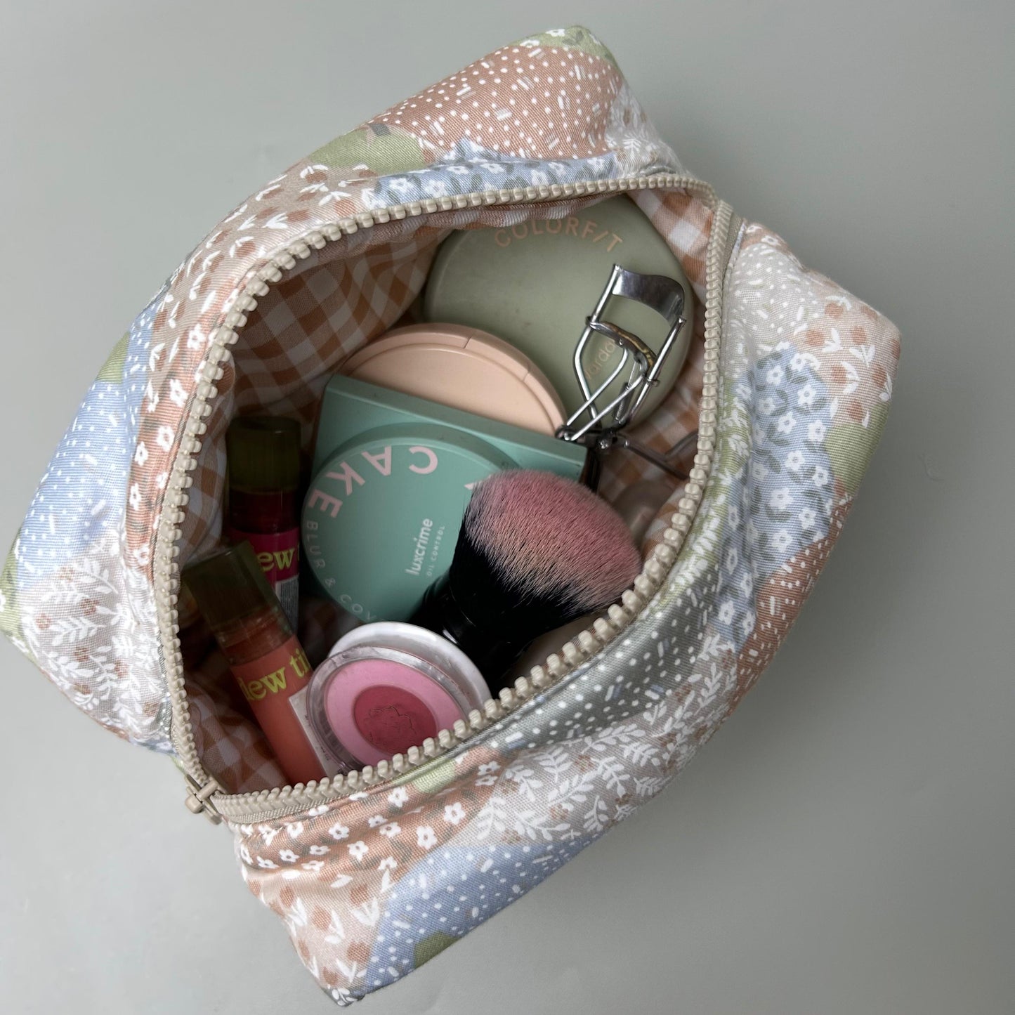 COSMETIC POUCH PUFFY_C7018_MIX FLOWER MOCCA