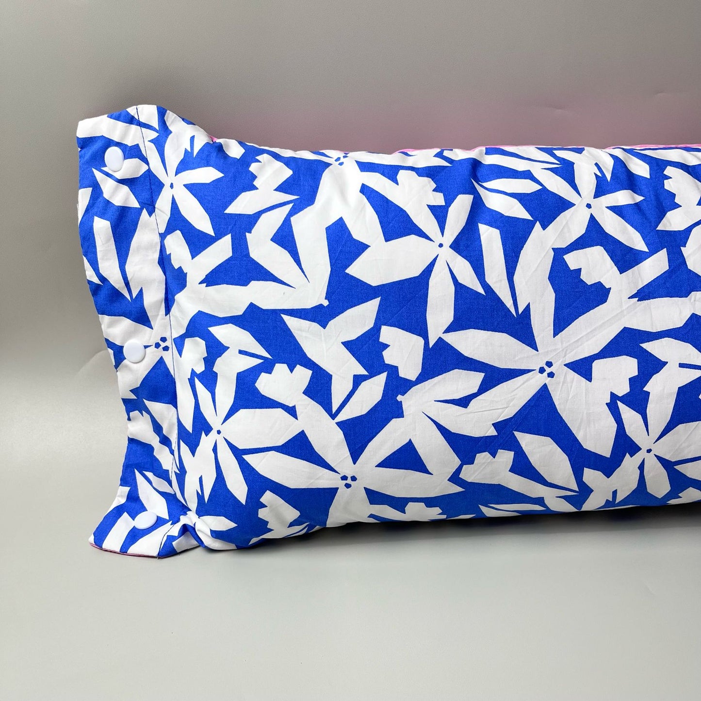 TRAVEL NURSING ARM PILLOW_A7255_CLEMATIS BLUE