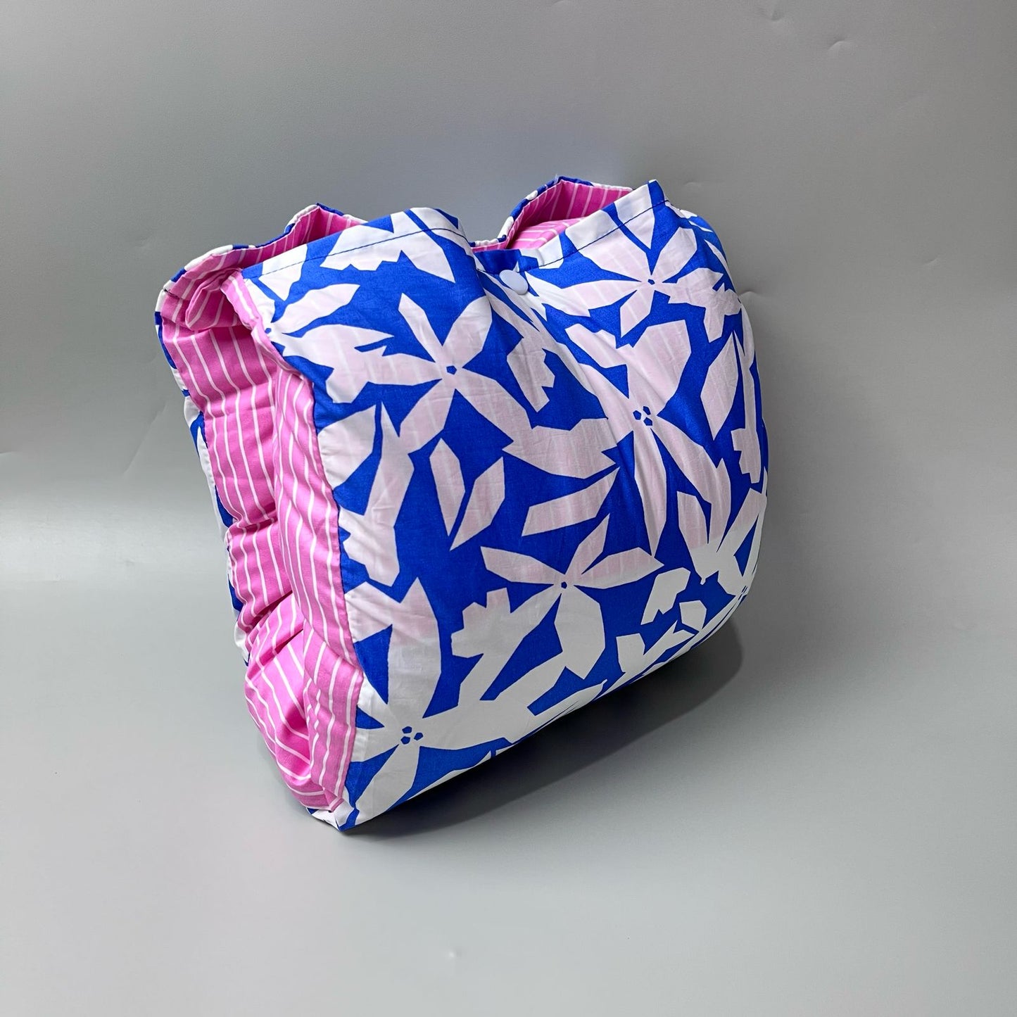 TRAVEL NURSING ARM PILLOW_A7255_CLEMATIS BLUE