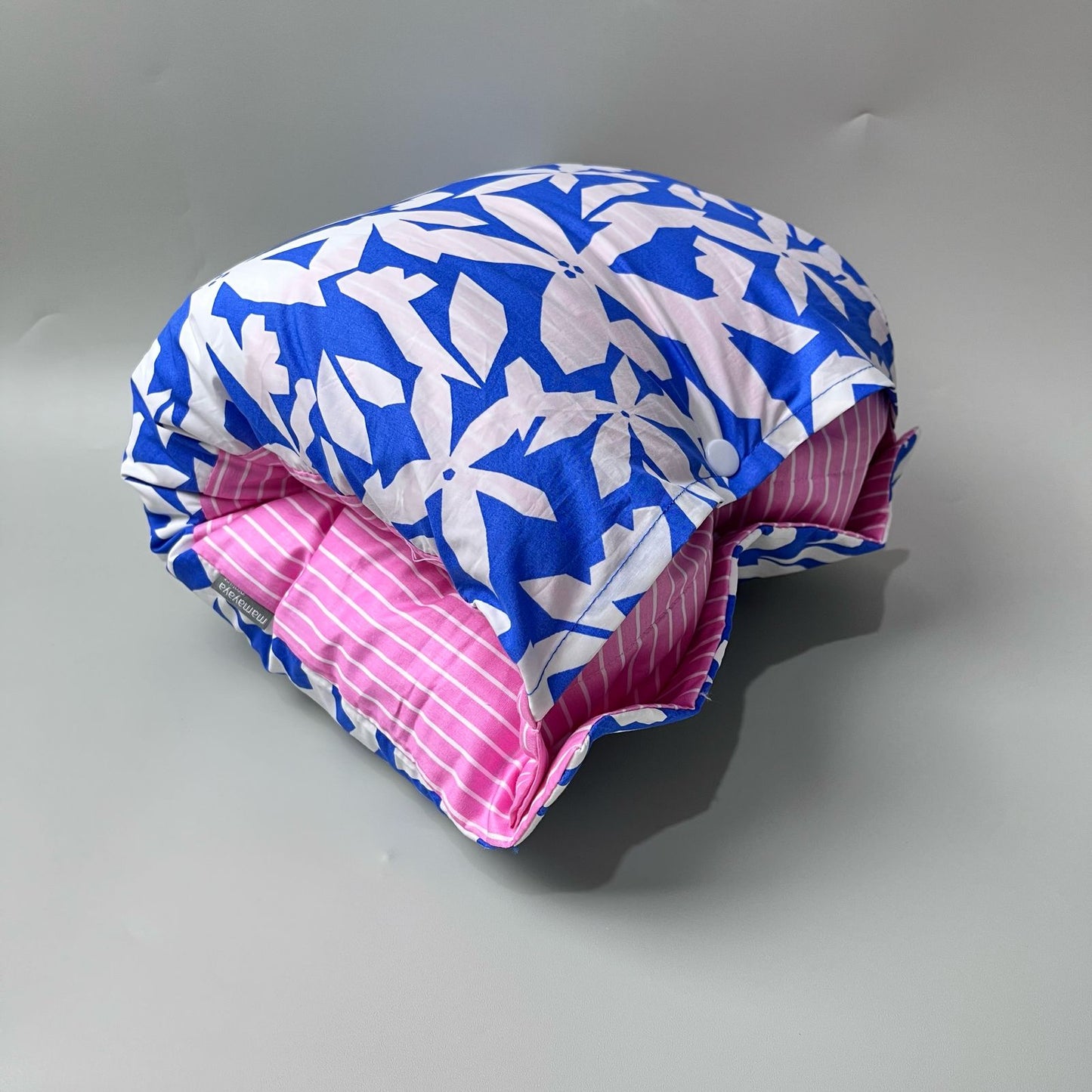 TRAVEL NURSING ARM PILLOW_A7255_CLEMATIS BLUE