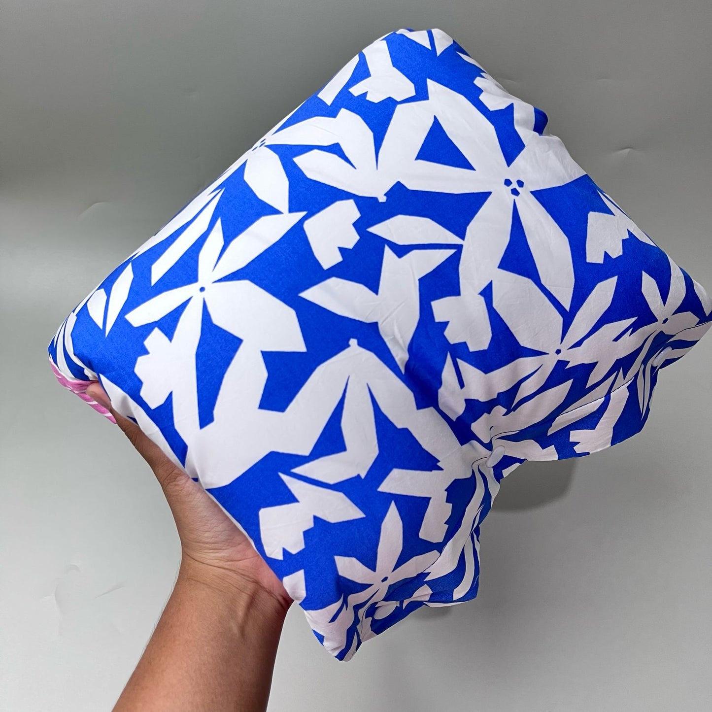 TRAVEL NURSING ARM PILLOW_A7255_CLEMATIS BLUE