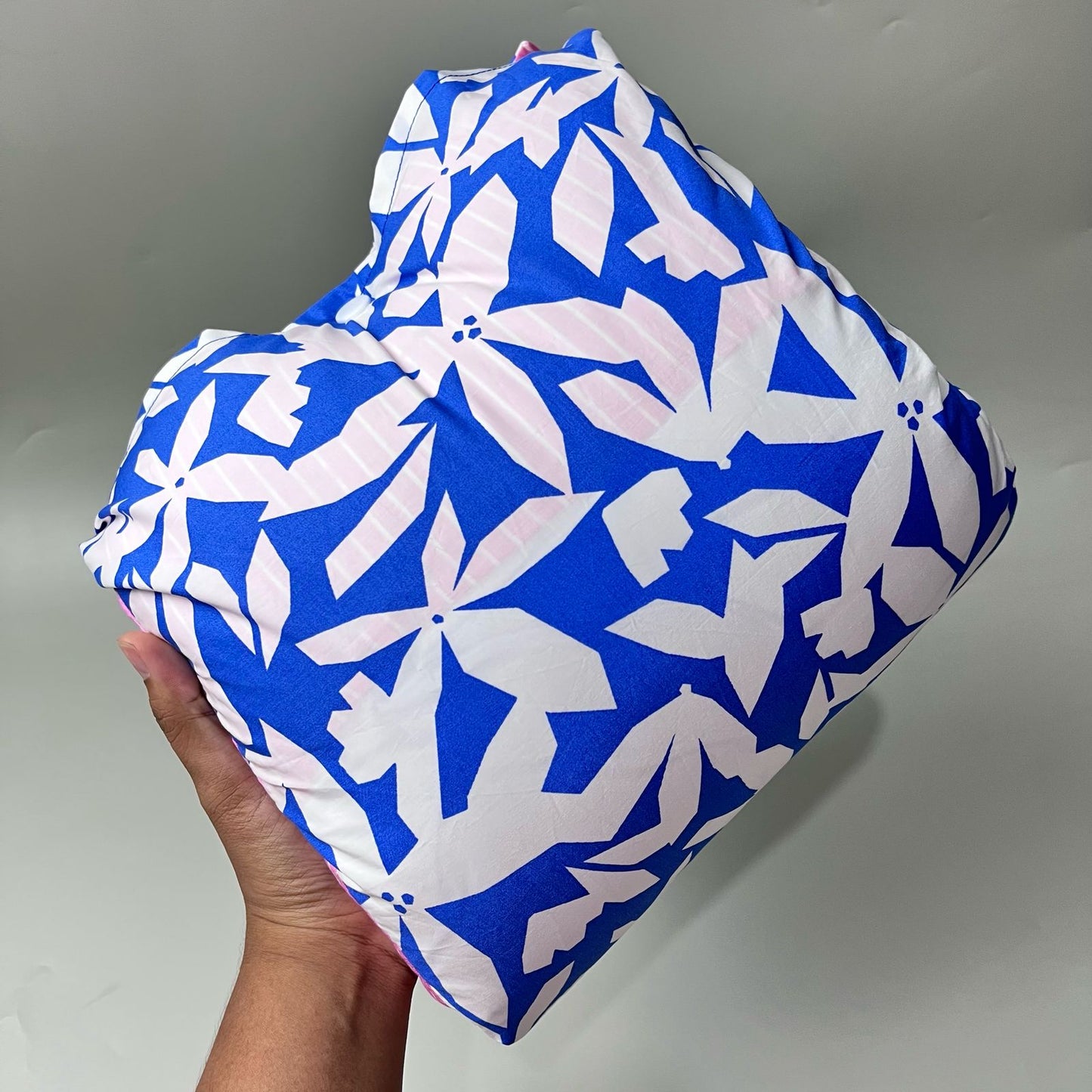 TRAVEL NURSING ARM PILLOW_A7255_CLEMATIS BLUE
