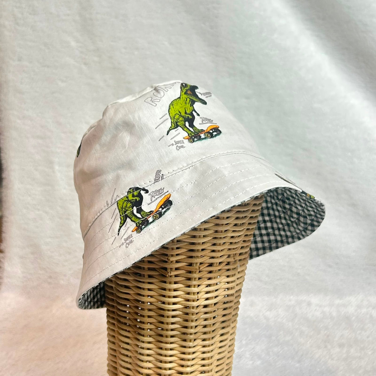 BUCKET HAT_DINO PUTIH_42