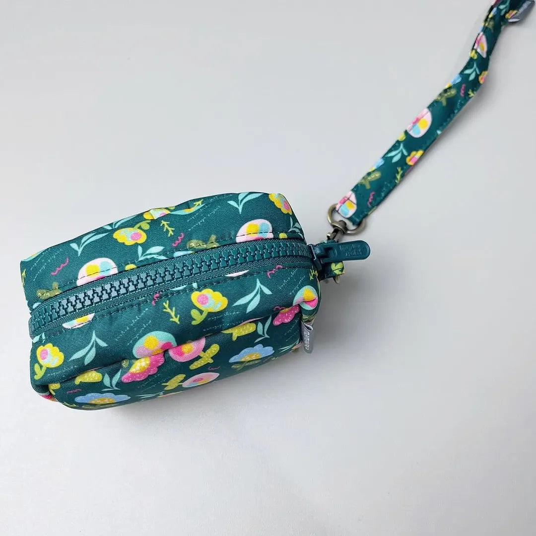 BOXY POUCH + LANYARD_C7087_MINI AMARA FOREST GREEN