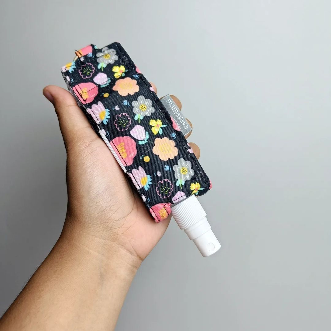 HAND SANITIZER HOLDER_C3180_AYANA BLACK_MILKY