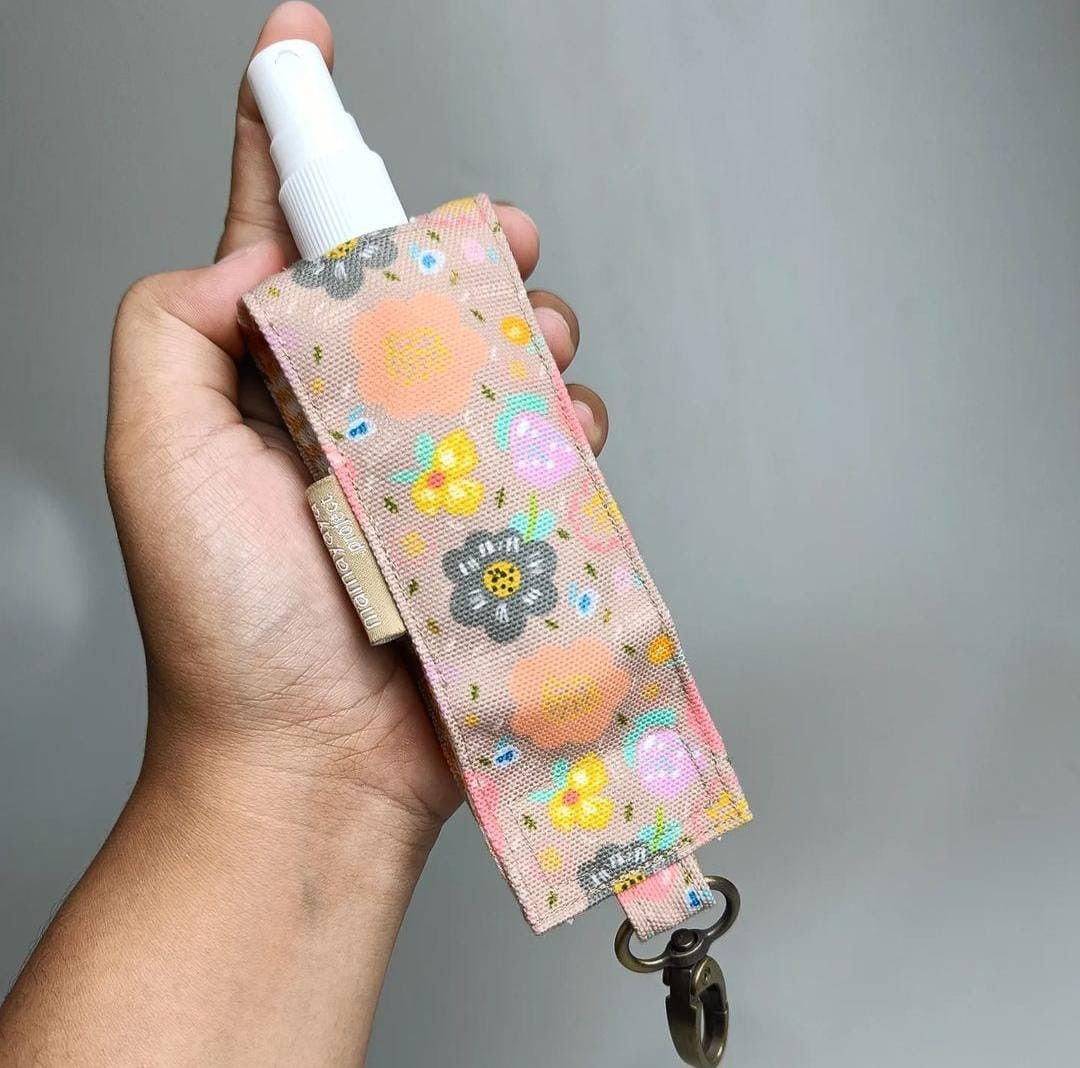HAND SANITIZER HOLDER_C3287_AYANA MOCCA_WR