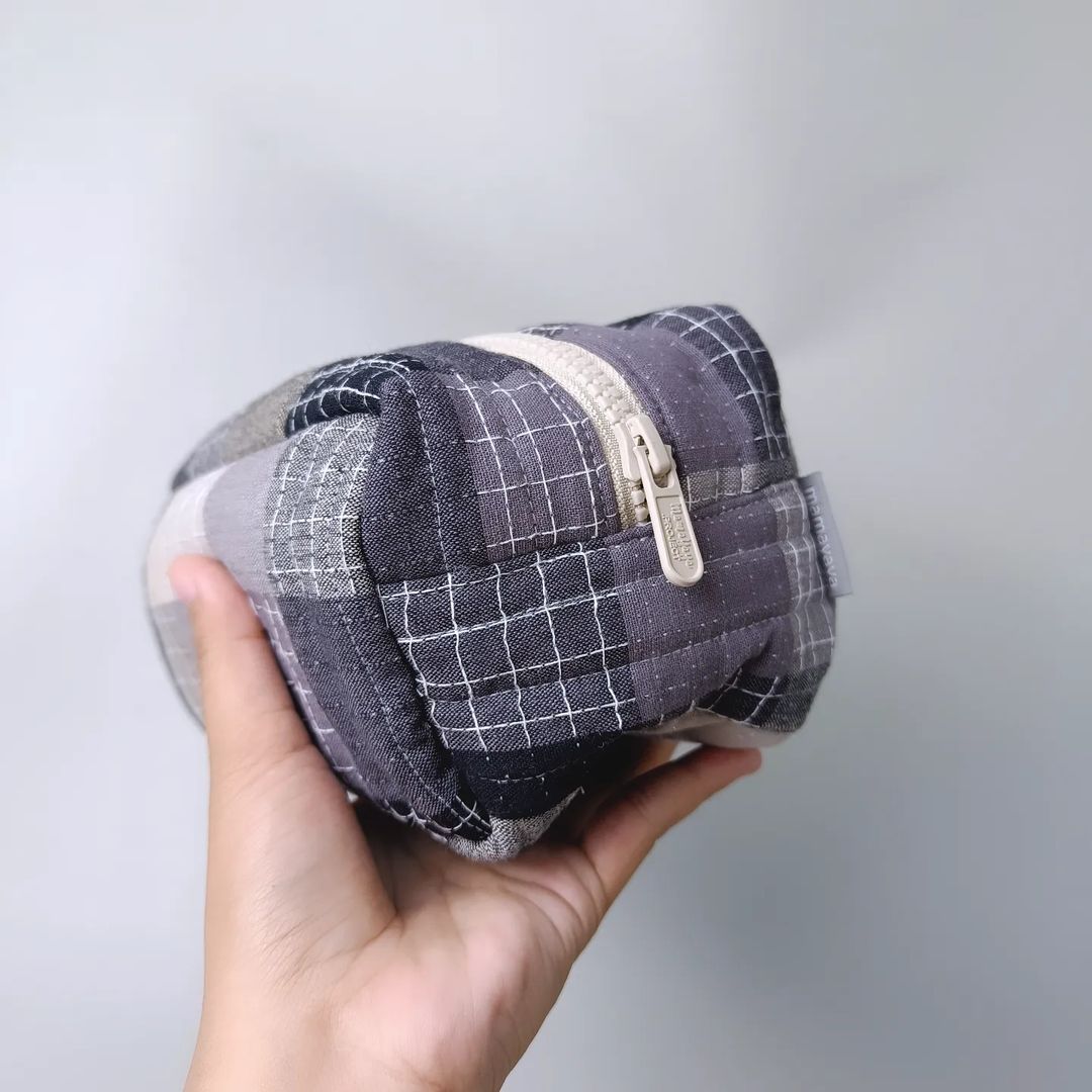 COSMETIC POUCH QUILTED_C6055_SASHIKO GREY