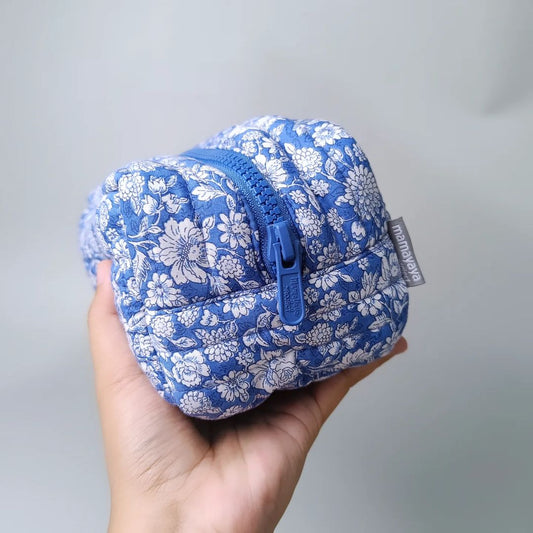 COSMETIC POUCH QUILTED_C4259_BUNGA ASTER BIRU
