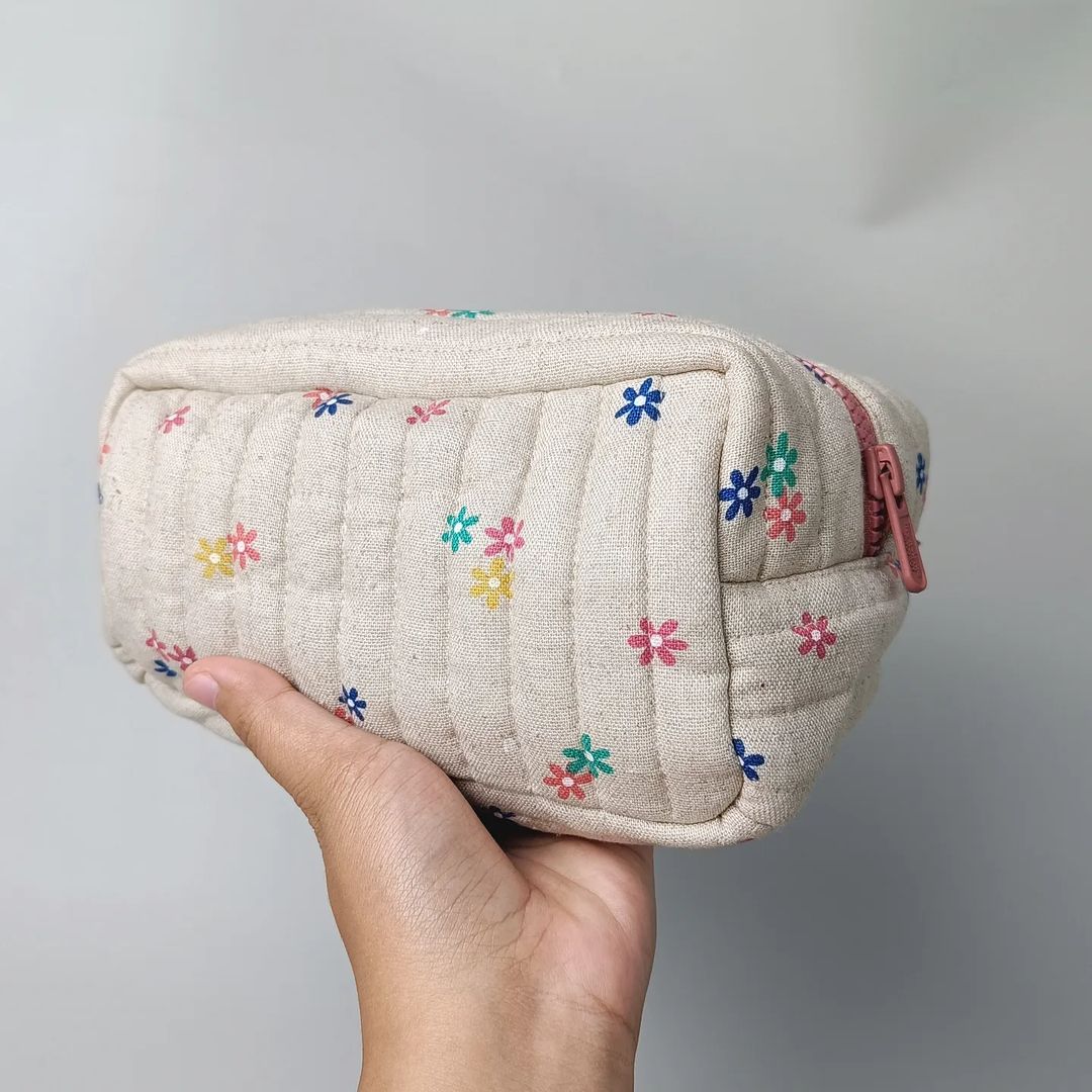 COSMETIC POUCH QUILTED_C6039_LINEN DAISY COKSU