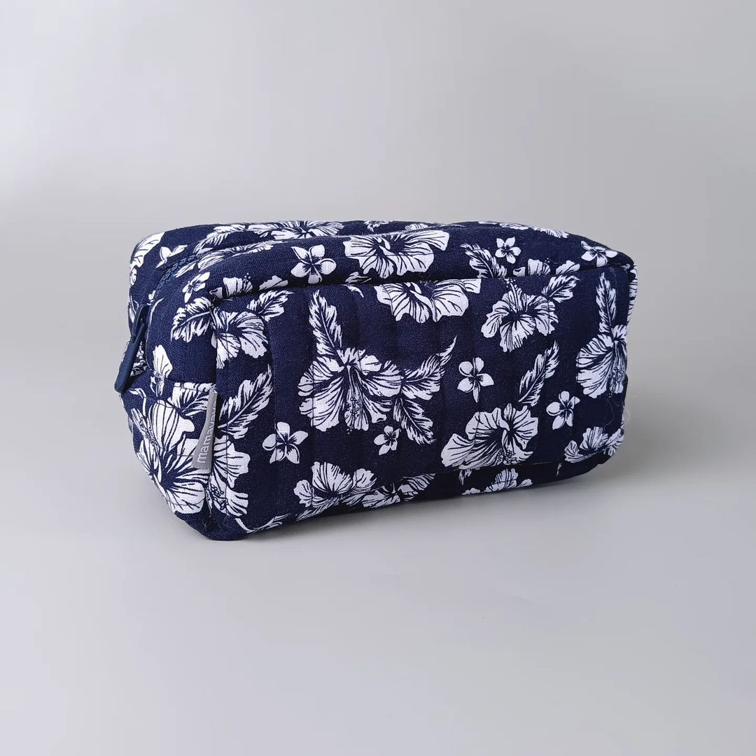 COSMETIC POUCH QUILTED_C6047_BUNGA RAYA NAVY