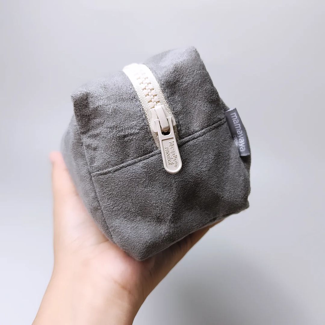 COSMETIC POUCH_C6092_SUEDE TOWER GREY