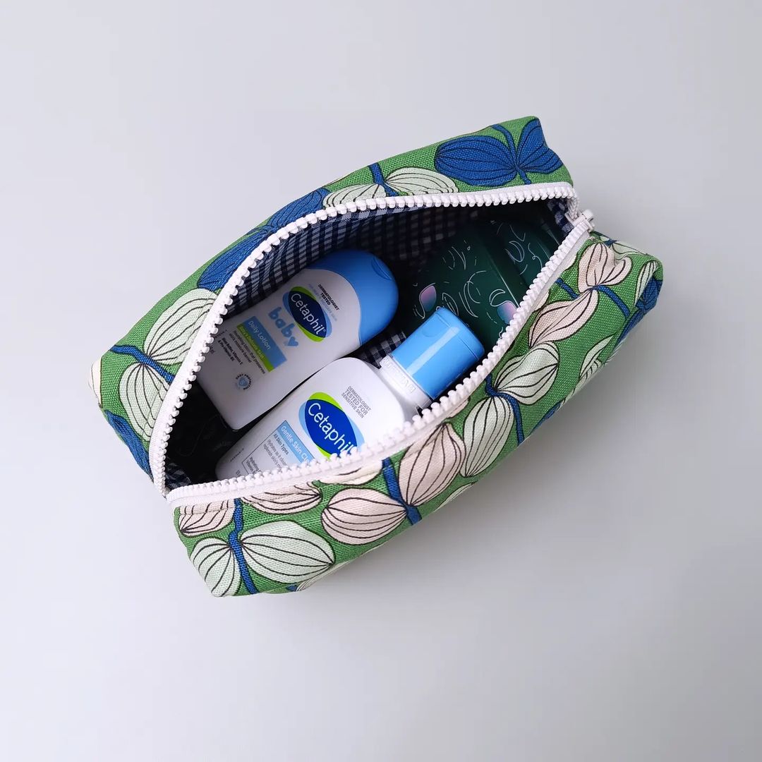 COSMETIC POUCH_C070_DAUN BULAT HIJAU