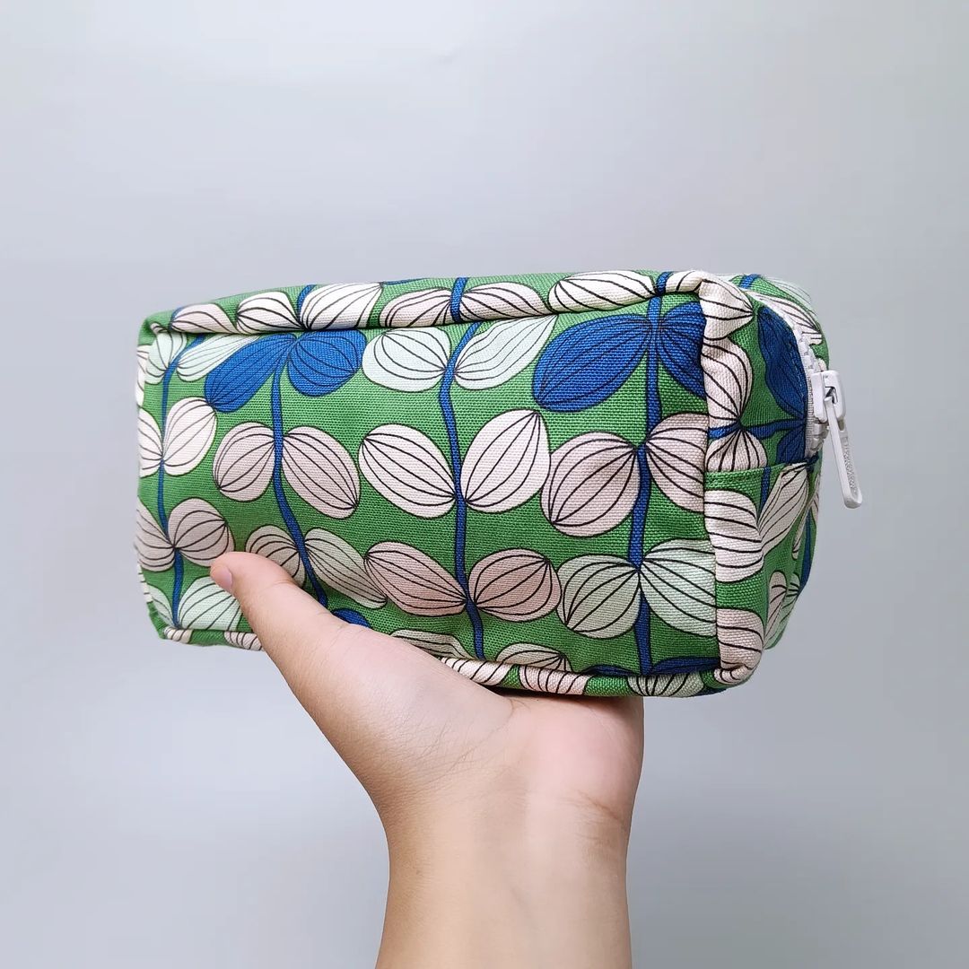 COSMETIC POUCH_C070_DAUN BULAT HIJAU