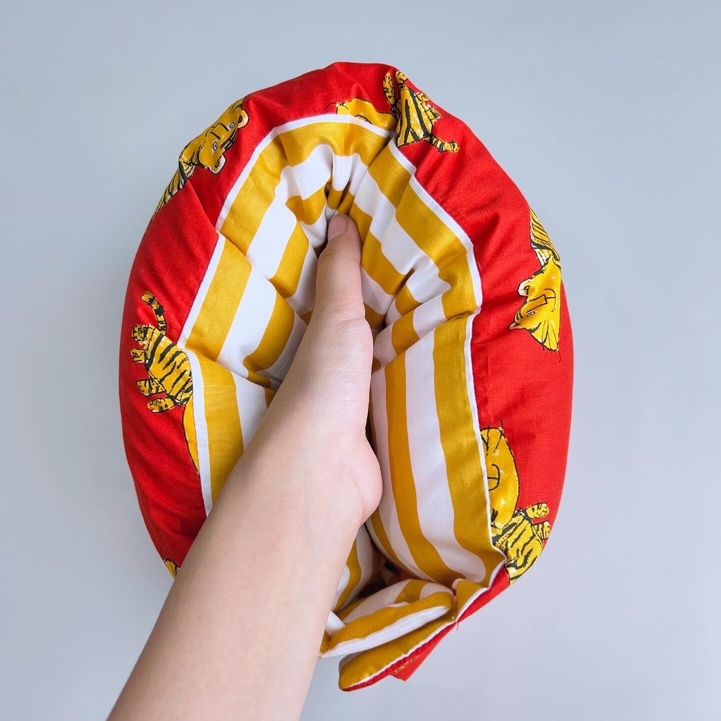 TRAVEL NURSING ARM PILLOW_⁠A7026_TIGER RED