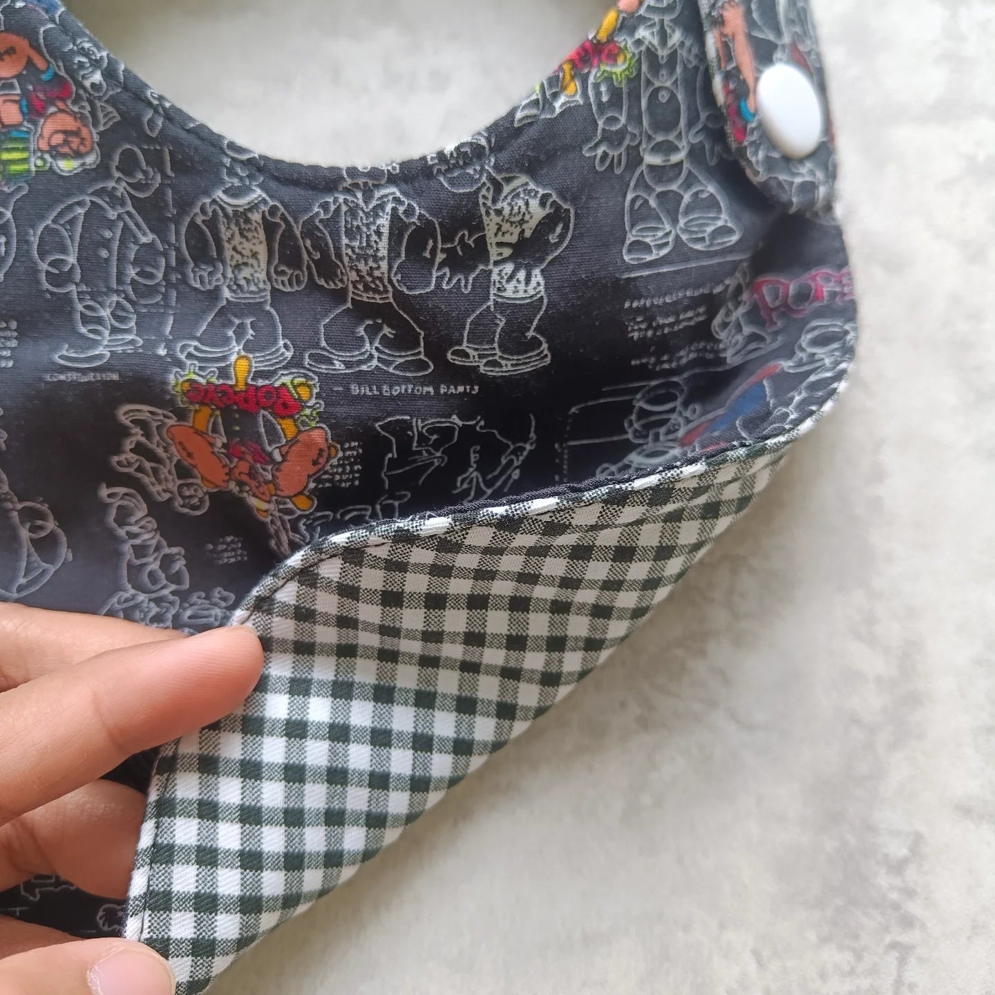 ROUND BIBS_A7425_POPEYE HITAM