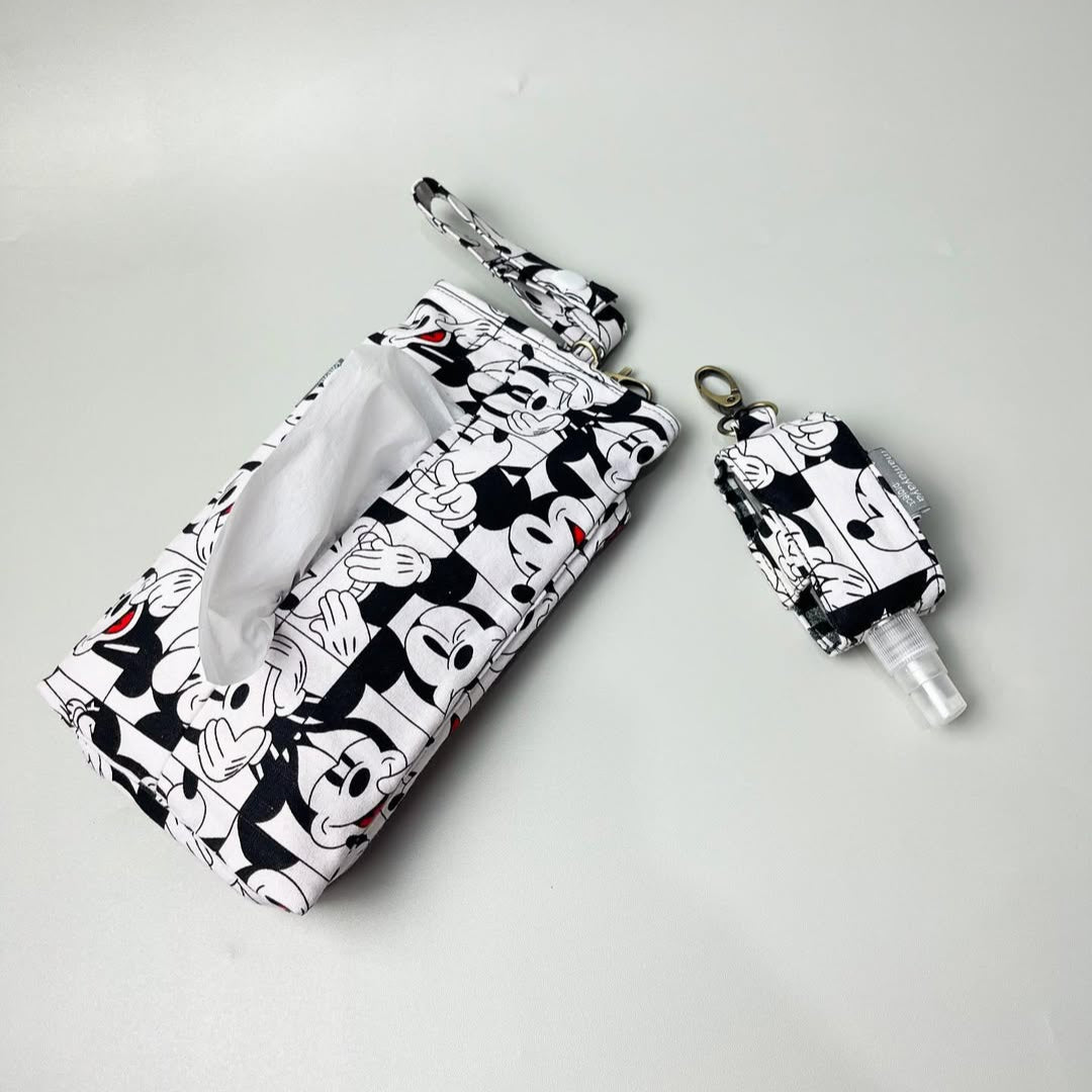 SET TISSUE POUCH 2 IN 1 & HAND SANITIZER HOLDER_C4057_MICKEY FACE MONOCROME
