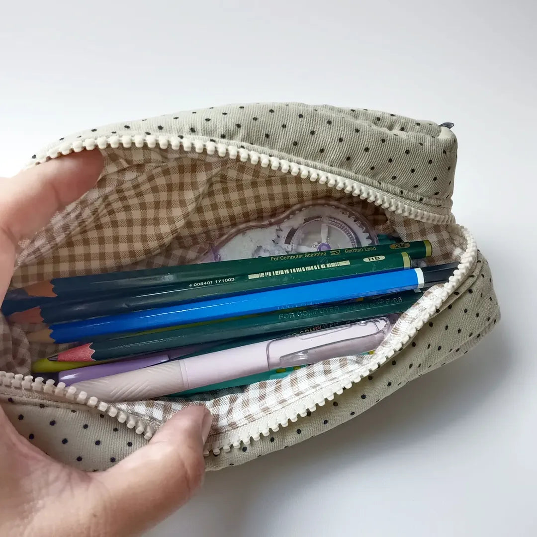 PENCIL CASE_POLKA HITAM DASAR CREAM